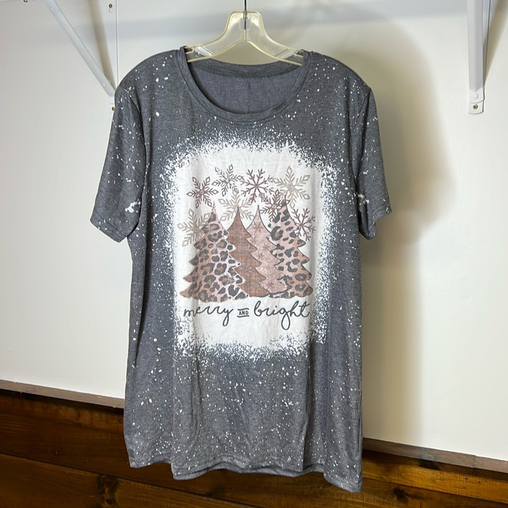 Merry & Bright Holiday T-Shirt Leopard Print- XL - Picture 1 of 4
